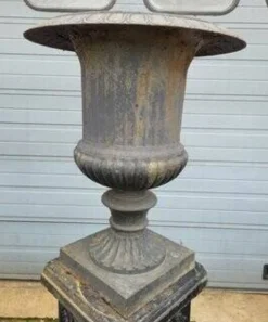 2 jardinières en fonte sur piédestal