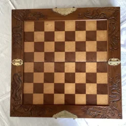 Jeu échec en bois vers les années 1960 dimensions : longueur -47,5 cm-