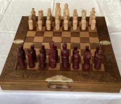 Jeu échec en bois vers les années 1960 dimensions : longueur -47,5 cm-