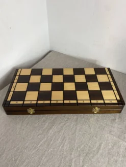 Jeu d’échec avec plateau et pièces en bois