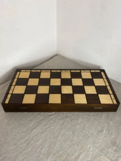 Jeu d’échec avec plateau et pièces en bois