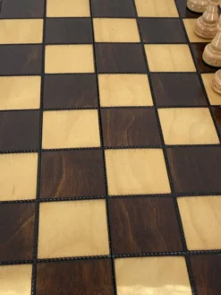 Jeu d’échec avec plateau et pièces en bois
