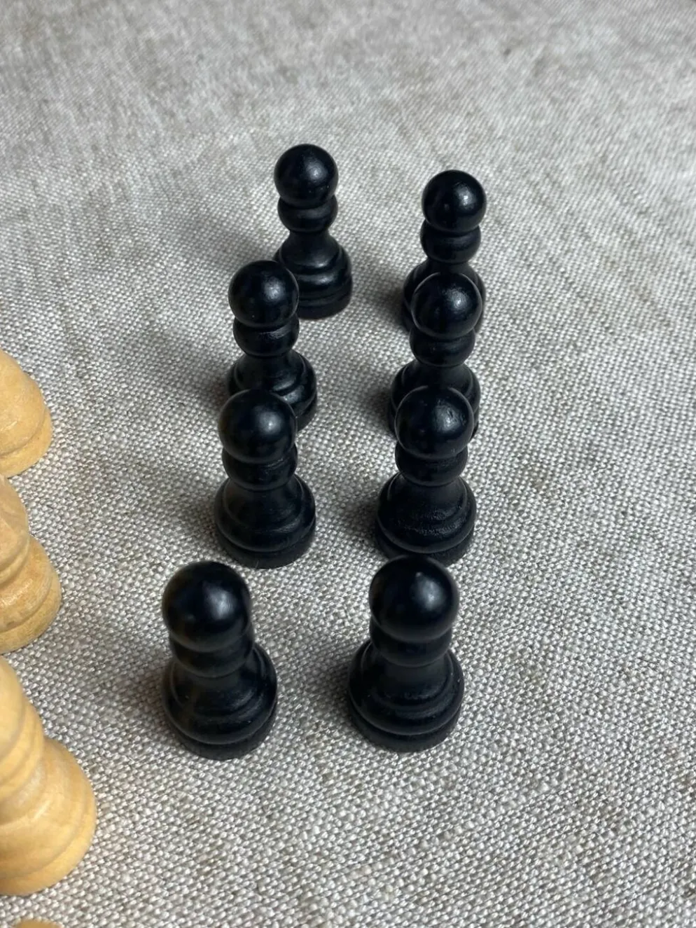 Jeu d’échec en bois sculpté