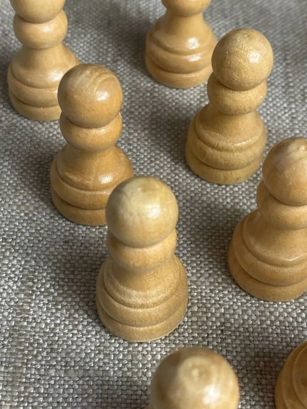 Jeu d’échec en bois sculpté