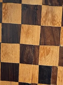 Jeu d’échec en bois sculpté