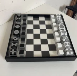 Jeu d’échecs altuglas, création alexandre yeghiayan, 1970