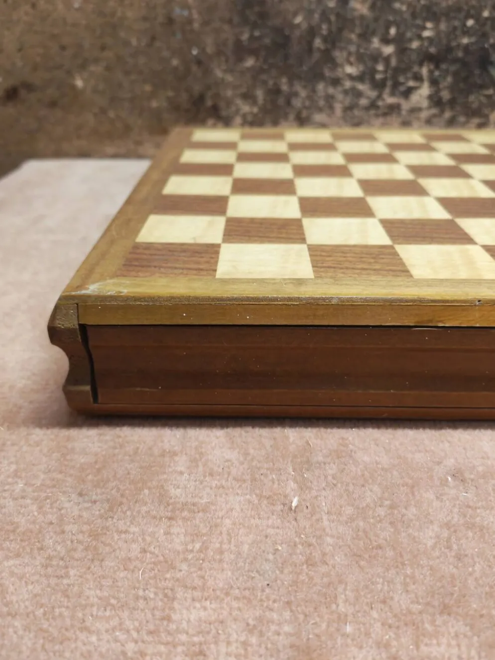 Jeu d'échecs en bois noble vintage