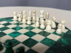 Jeu d'échecs en malachite.