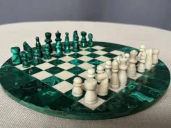 Jeu d'échecs en malachite.