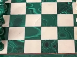 Jeu d'échecs en malachite fait main.