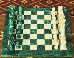 Jeu d'échecs en malachite fait main.