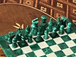 Jeu d'échecs en malachite fait main.