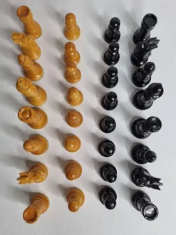 Jeu d’échecs Staunton en bois laqué – Roi 10 cm – El Corte Inglés