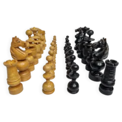 Jeu d’échecs vintage en bois sculpté à la main, années 1930, hauteur du roi 8 cm