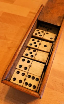 Jeu de domino ancien