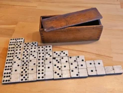 Jeu de domino ancien