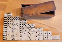 Jeu de domino ancien