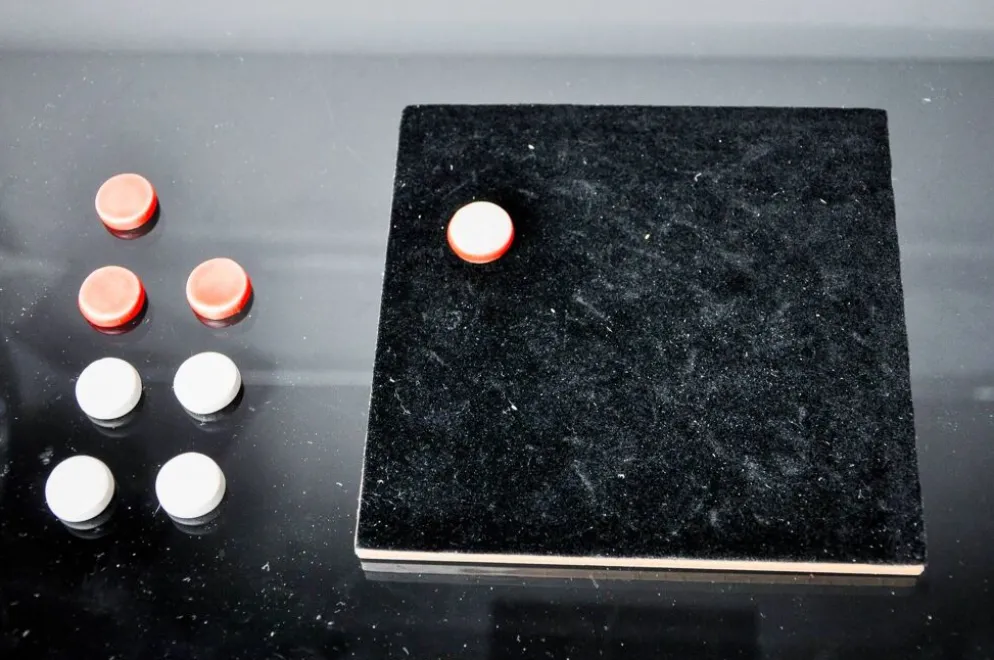 Jeu du morpion, céramique émaillée, Italie, 1980
