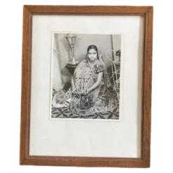 Jeune femme, photo en vue d'un mariage