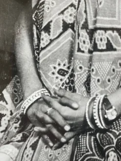 Jeune femme, photo en vue d'un mariage