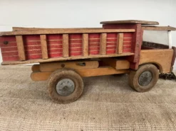 Jouet ancien : camion benne en bois Dejou