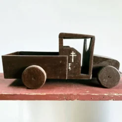 Jouet camion en bois