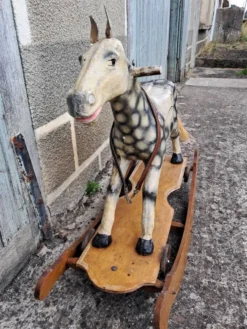 Jouet cheval en bois