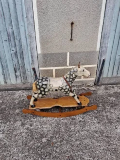 Jouet cheval en bois