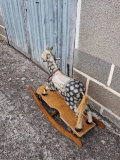 Jouet cheval en bois