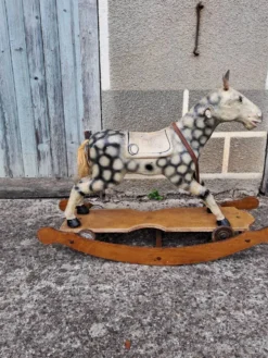 Jouet cheval en bois