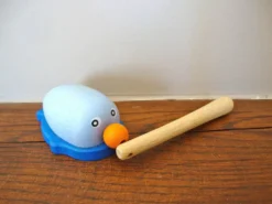 Jouet phoque en bois bleu