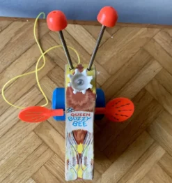 Jouet à tirer en bois Fisher-Price - Queen Buzzy Bee -1960