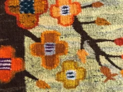 Kilim polonais ou tapis mural avec motif d'arbre et de fleurs de Cepelia, années 1960.