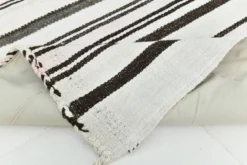 Kilim Turc Vintage Rayé Blanc et Brun, Tapis Bohème Tissé Main, 175x220Cm