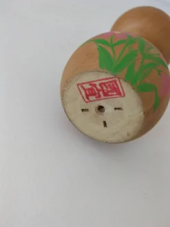 Kokeshi japonaise vintage Ōkura – anneau mobile