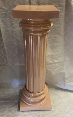 Élégante Colonne Piédestal en Métal Stuqué Laqué au Chapiteau Dorique
