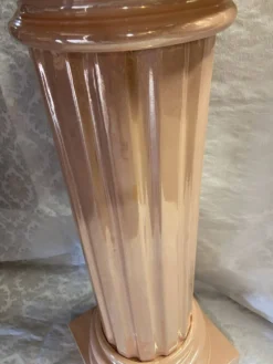 Élégante Colonne Piédestal en Métal Stuqué Laqué au Chapiteau Dorique