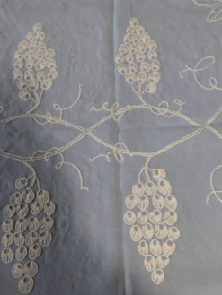 Linge de table nappe dix huit serviettes dix-huit dessous de veres