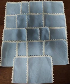 Linge de table nappe dix huit serviettes dix-huit dessous de veres