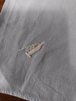 Linge de table nappe dix huit serviettes dix-huit dessous de veres
