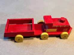 Locomotive et son tender en bois, jouet ancien