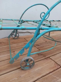 Lot 2 chaises longues anciennes fer forgé et ses 2 guéridons