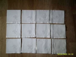 lot de 12 anciennes serviettes a thé en lin en très bon état