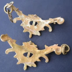 Lot de 2 bronzes d’ameublement, galbes