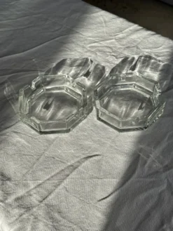 Lot de 2 cendriers octogonaux vintage en verre moulé D11 H3,5