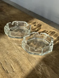 Lot de 2 cendriers octogonaux vintage en verre moulé D11 H3,5