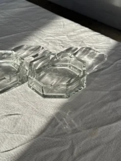 Lot de 2 cendriers octogonaux vintage en verre moulé D11 H3,5
