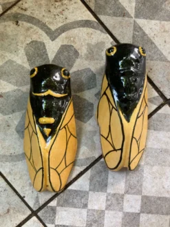 Lot de 2 cigales céramique jaune vintage
