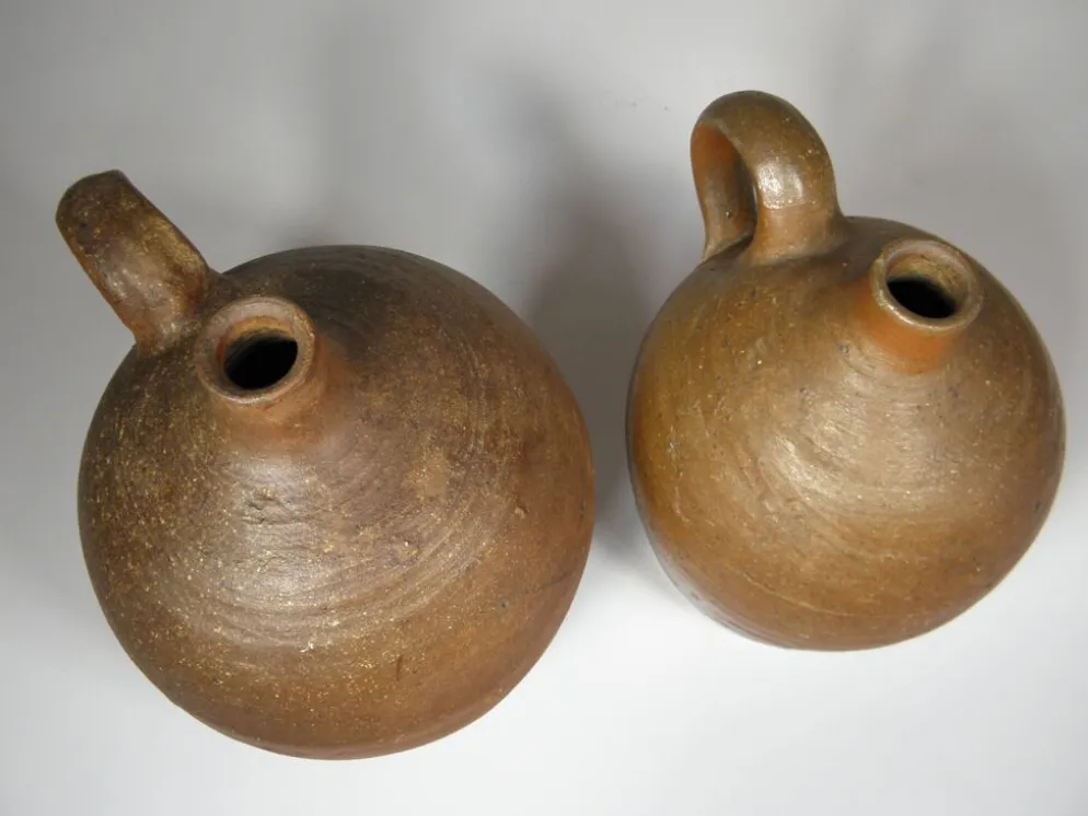 Lot de deux bonbonnes, cruches anciennes en gres
