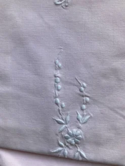 Lot de draps lit de bébé brodés